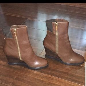 Micheal Kors Mid Wedge Boots Booties 6 Brown